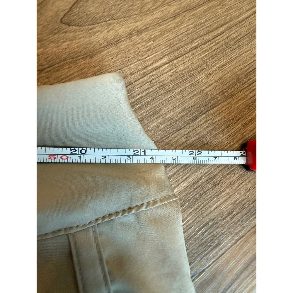 Magellan Outdoors Fish Gear Shorts Womens XXL Khaki Water Repellent Hiking Fish